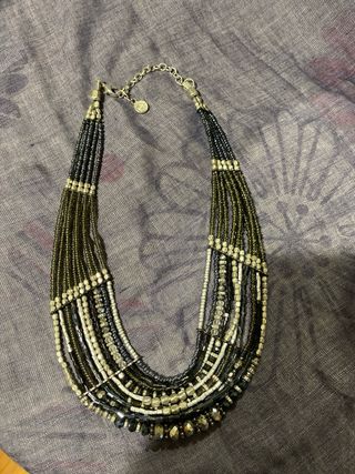 Collar multicapa de cuentas