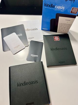 E-reader Kindle Oasis con custodia di ricarica