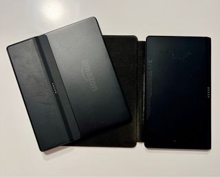 E-reader Kindle Oasis con custodia di ricarica