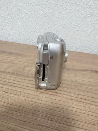 Cámara Digital Nikon Coolpix 2200 Plata