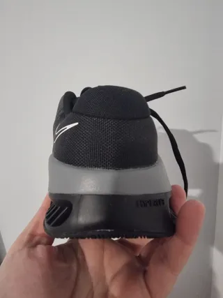 T40 Nike Metcom 9 negras