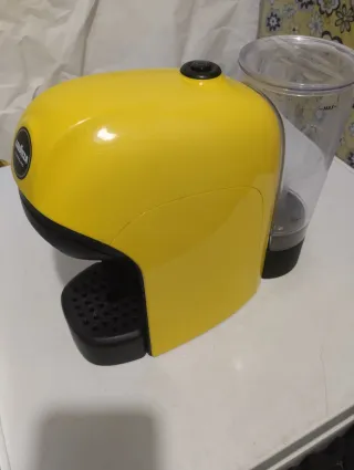 Macchina caffè Lavazza a Modo Mio gialla