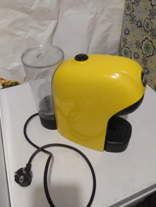 Macchina caffè Lavazza a Modo Mio gialla