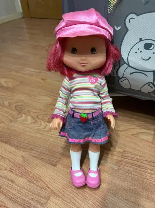 Muñeca Tarta de Fresa con gorra