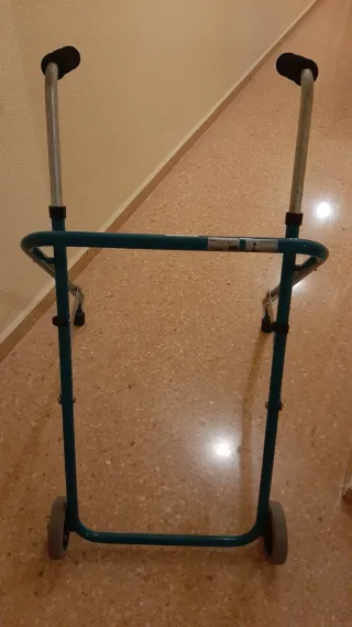 Andador Plegable con Ruedas