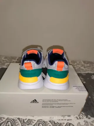 Zapatillas niño Adidas Racer TR21 Talla 32 Nuevas