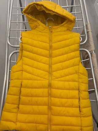Chaleco acolchado con capucha Zara