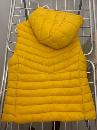 Chaleco acolchado con capucha Zara