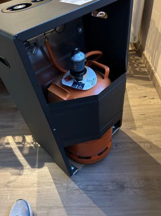 Estufa de gas Equation negra casi nueva