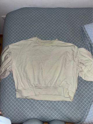 Sudadera beige.
