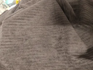 Retal de tela de pana marrón