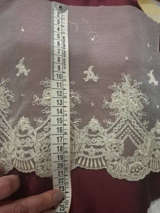 Puntilla de encaje blanco