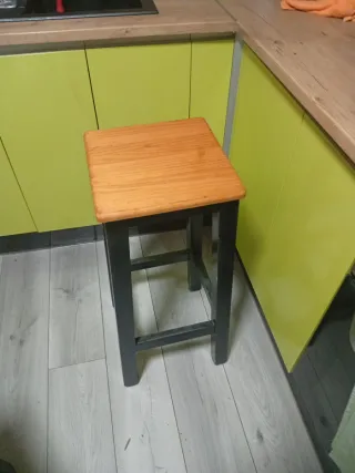 2 sgabelli da bar in legno per cucina