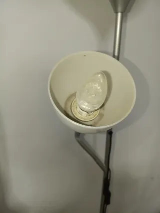 Lámpara de pie metal con luz lectura