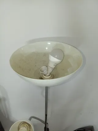 Lámpara de pie metal con luz lectura