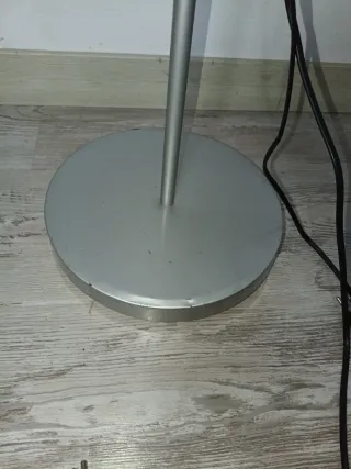 Lámpara de pie metal con luz lectura