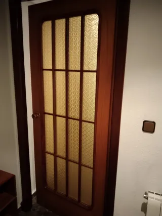 Puerta madera con cristal
