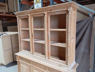 Vitrina rústica en madera maciza de pino 3 puertas