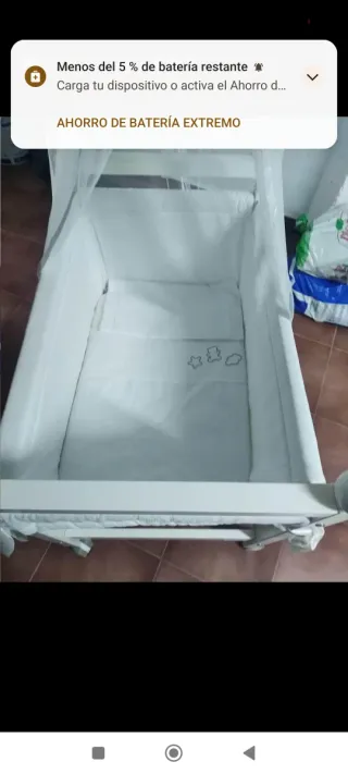 Minicuna blanca con dosel