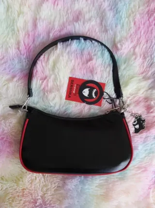 Emily the Strange x Bershka bolso