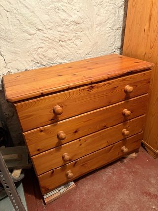 Cómoda de madera con 4 cajones