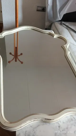 Cómoda dormitorio con espejo