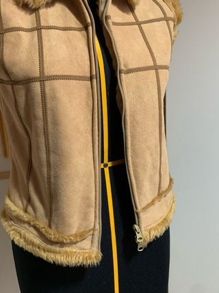 Gilet in pelliccia beige e marrone