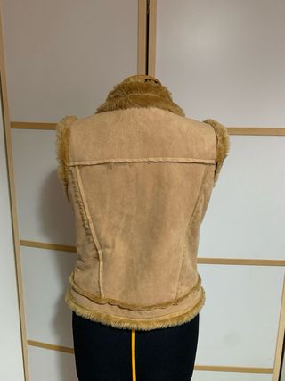 Gilet in pelliccia beige e marrone