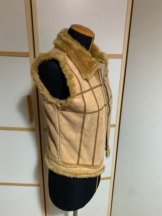 Gilet in pelliccia beige e marrone