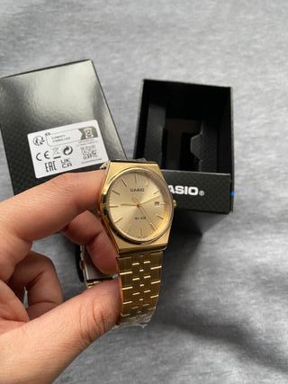 Reloj Casio Dorado WR 50M Elegante