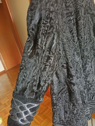 Abrigo largo de astracán negro