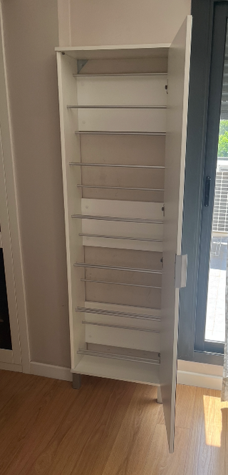 Zapatero blanco con espejo