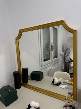 Espejo de pared dorado