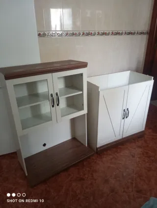 Alacena de cocina de madera y cristal