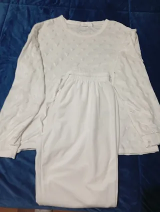 Pijama de terciopelo blanco