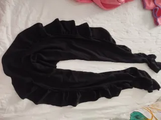 Mantoncillo flamenco negro con volantes