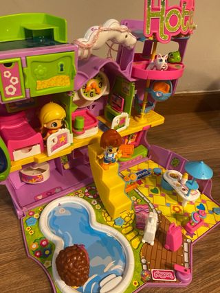 Pin y Pon Hotel con piscina y figuras