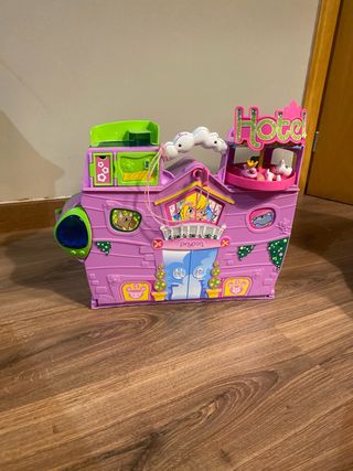 Pin y Pon Hotel con piscina y figuras