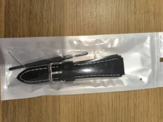 Correa de reloj negra con pasadores