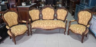 Sillería de nogal estilo Estrada