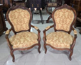 Sillería de nogal estilo Estrada