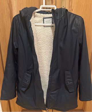 Chubasquero con capucha calentito