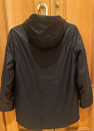 Chubasquero con capucha calentito
