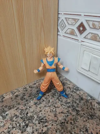 Figura Goku Super Saiyan Dragon Ball