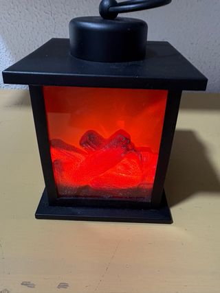 Lámpara decorativa negra y roja