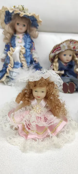 Set 8 bambole porcellana piccole