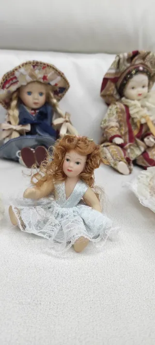 Set 8 bambole porcellana piccole