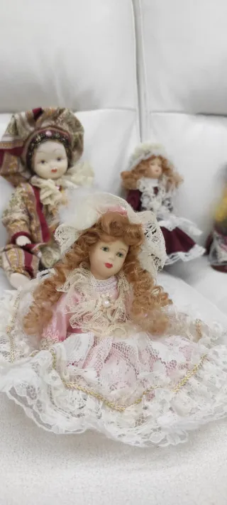 Set 8 bambole porcellana piccole