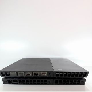 PS4 500GB + Controller + FIFA 14