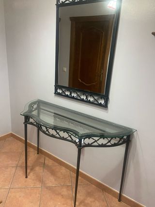 Espejo y mesita de metal y cristal